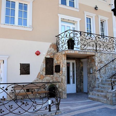 Willa Rozana - Apartamenty I Pokoje Goscinne Sandomierz Exterior foto